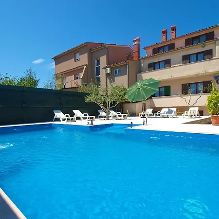 Mit Privatpool Fuer 8 Personen Ca 180 Qm In Pula, Istrien Istrische Riviera Holiday home