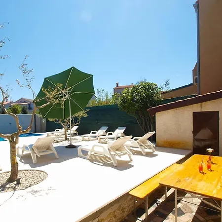 Mit Privatpool Fuer 8 Personen Ca 180 Qm In Pula, Istrien Istrische Riviera *