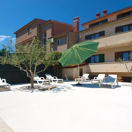 Mit Privatpool Fuer 8 Personen Ca 180 Qm In Pula, Istrien Istrische Riviera Holiday home *