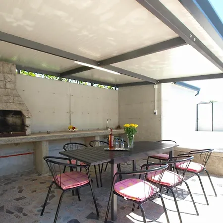 Mit Privatpool Fuer 8 Personen Ca 180 Qm In Pula, Istrien Istrische Riviera * Pula