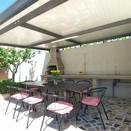 Holiday home Mit Privatpool Fuer 8 Personen Ca 180 Qm In Pula, Istrien Istrische Riviera