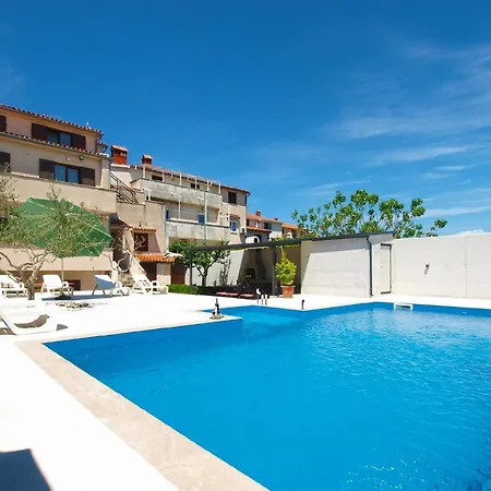 Mit Privatpool Fuer 8 Personen Ca 180 Qm In Pula, Istrien Istrische Riviera Holiday home Pula