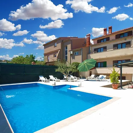 Mit Privatpool Fuer 8 Personen Ca 180 Qm In Pula, Istrien Istrische Riviera *
