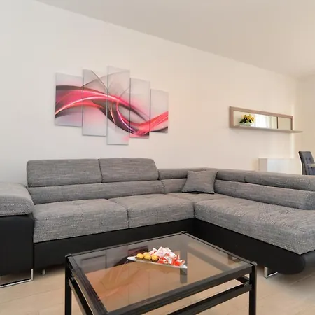 Mit Privatpool Fuer 8 Personen Ca 180 Qm In Pula, Istrien Istrische Riviera Holiday home Pula