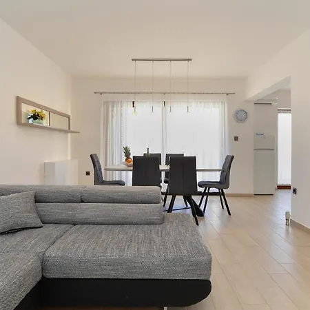 Holiday home Mit Privatpool Fuer 8 Personen Ca 180 Qm In Pula, Istrien Istrische Riviera *