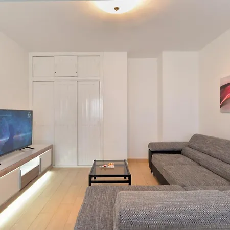 Mit Privatpool Fuer 8 Personen Ca 180 Qm In Pula, Istrien Istrische Riviera *