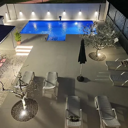 Feriehus Mit Privatpool Fuer 8 Personen Ca 180 Qm In Pula, Istrien Istrische Riviera Pula