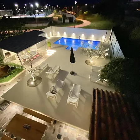 Mit Privatpool Fuer 8 Personen Ca 180 Qm In Pula, Istrien Istrische Riviera Feriehus