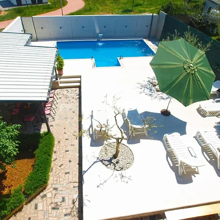 Mit Privatpool Fuer 8 Personen Ca 180 Qm In Pula, Istrien Istrische Riviera *